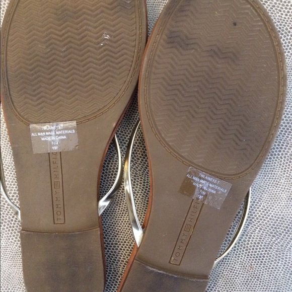 Gold sandals by Tommy Hilfiger - Picture 2 of 3
